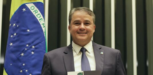 “Trabalho para ver o ‘Made in Paraíba’ ser sinônimo de qualidade e competitividade”, diz Efraim em evento da CNI