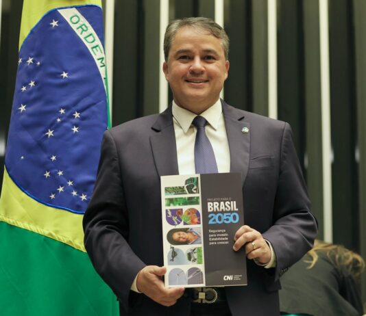 “Trabalho para ver o ‘Made in Paraíba’ ser sinônimo de qualidade e competitividade”, diz Efraim em evento da CNI
