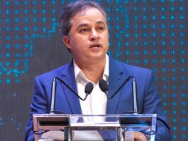 Efraim marca primeiro debate com propostas, firmeza e defesa de uma nova Paraíba