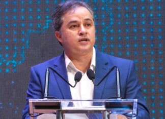 Efraim marca primeiro debate com propostas, firmeza e defesa de uma nova Paraíba