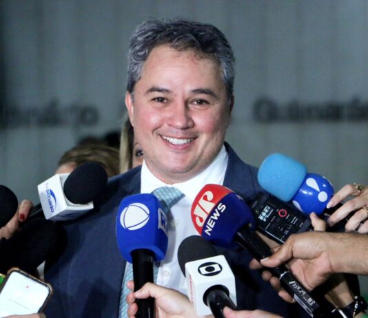 Efraim Filho: um ano de atuação destacada no Senado