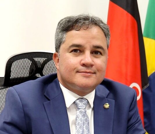 Senador Efraim anuncia investimento de mais de R$2 milhões em Ouro Velho