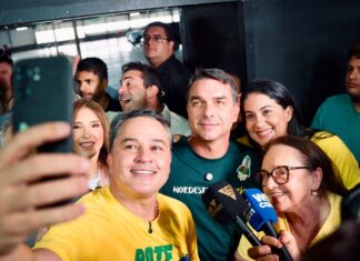 Efraim anuncia últimos detalhes para recepção a Flávio Bolsonaro em Campina nesta sexta-feira (3)