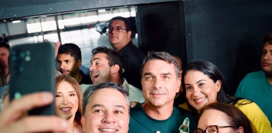 Efraim anuncia últimos detalhes para recepção a Flávio Bolsonaro em Campina nesta sexta-feira (3)