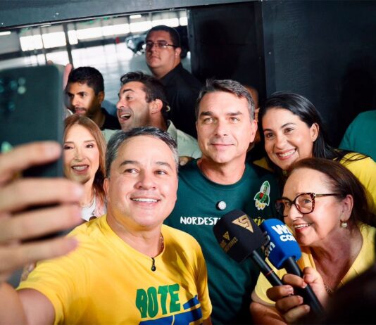 Efraim anuncia últimos detalhes para recepção a Flávio Bolsonaro em Campina nesta sexta-feira (3)