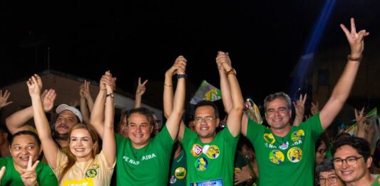 Multidão toma as ruas de Itapororoca, e Efraim diz que “a pesquisa da rua” aponta para o segundo turno