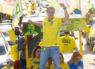 Efraim mostra força com mega Carreata 22 pelas ruas de João Pessoa