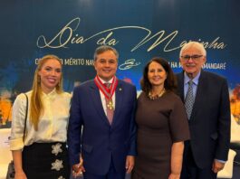 Efraim recebe a maior honraria da Marinha por atuação em defesa das Forças Armadas do Brasil
