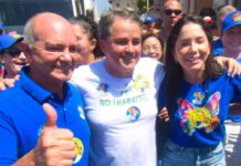 No calor do Sertão e ao lado do prefeito Laurinho e de Geska, Efraim é recebido por multidão em Catolé do Rocha aos gritos de “Efraim, Efraim”