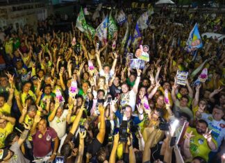 Efraim e Bruno voltam às ruas de Campina Grande e reúnem multidão no Santa Rosa