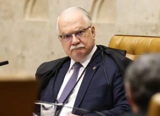 Fachin suspende decisão de Mendonça e autoriza retorno de chefe da PF ao cargo