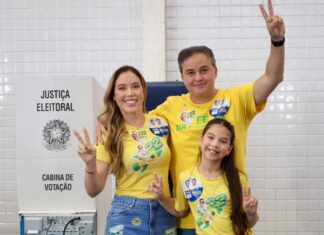 Efraim vota ao lado da família e destaca sentimento de mudança: “Muita fé no segundo turno”
