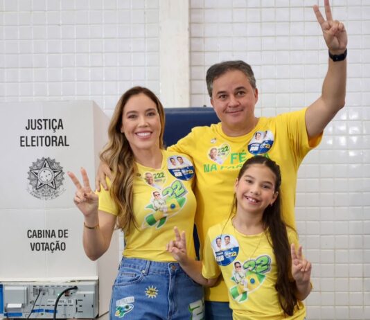 Efraim vota ao lado da família e destaca sentimento de mudança: “Muita fé no segundo turno”