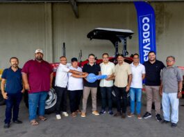 Efraim entrega máquinas e implementos agrícolas para 11 municípios e reforça compromisso com o desenvolvimento do interior