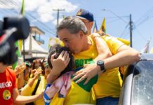 Efraim encerra fim de semana com multidão em carreata histórica em Santa Rita e Bayeux