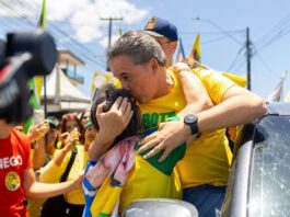 Efraim encerra fim de semana com multidão em carreata histórica em Santa Rita e Bayeux