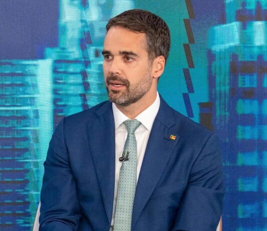 Eduardo Leite projeta 2026 e diz que Tarcísio deve ‘deixar o bolsonarismo e vir mais ao centro’