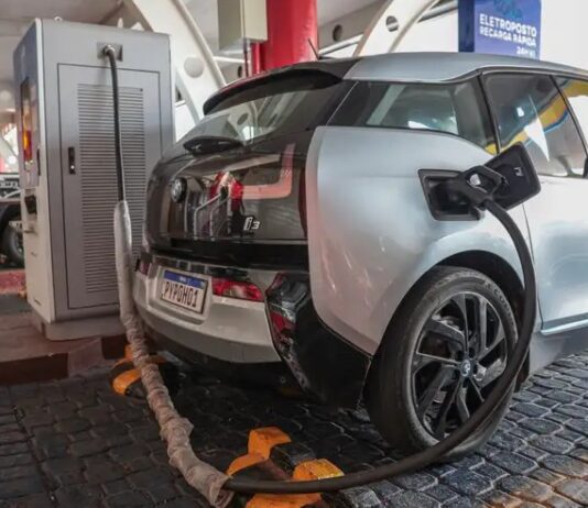 Inmetro estuda novas regras para baterias e recarga de veículos elétricos no País
