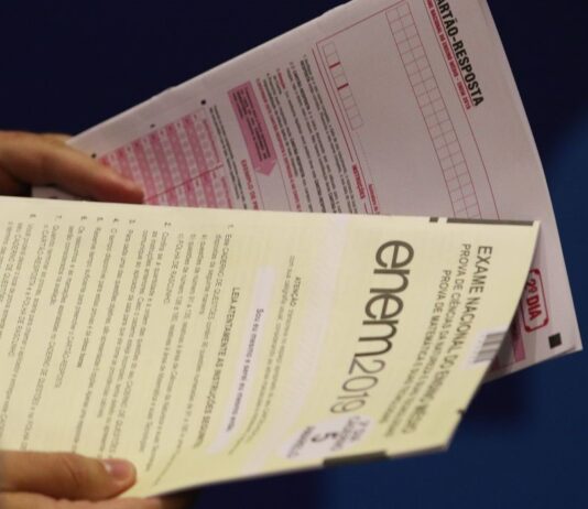 Enem 2025 teve participação de 70% dos inscritos. Gabaritos do 2° dia serão divulgados no dia 20