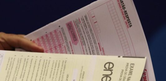 MEC divulga correção detalhada da redação do Enem com somas de notas erradas; veja exemplos