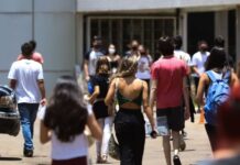 Quase cinco milhões de estudantes farão 1ª parte do Enem no domingo