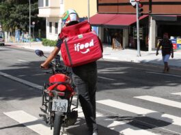 Lei proíbe consumidor de exigir que entregador suba até apartamentos na Paraíba