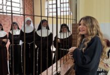 Elba Ramalho visita irmãs Clarissas em Campina Grande e pede apoio à campanha de reforma do Mosteiro