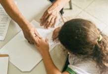 Câmara pode votar projeto que pune escolas que não aceitarem matrícula de alunos