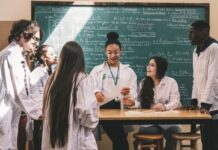 Decreto define medicina, direito e odontologia como cursos presenciais