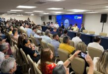 Prefeitos e prefeitas apresentam demandas à bancada federal e discutem dificuldades para administrar os municípios
