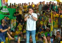 “Efraim tem competência e capacidade”: diz Flávio Bolsonaro durante convenção do PL