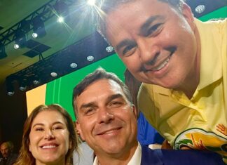 Efraim prestigia convenção nacional ao lado de Flávio Bolsonaro e lideranças
