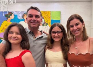 EUA darão vistos a Flávio Bolsonaro e sua família para permitir entrada no país