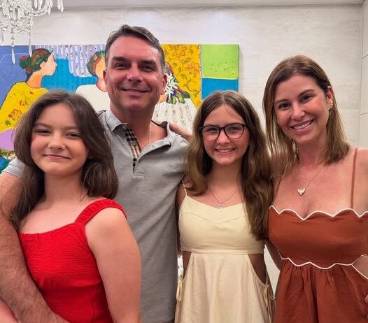 EUA darão vistos a Flávio Bolsonaro e sua família para permitir entrada no país