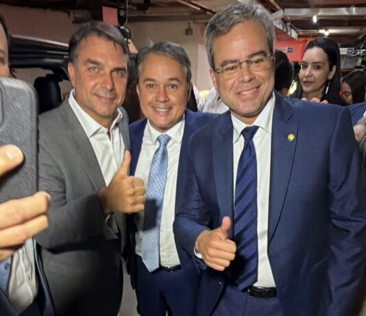 Efraim, Cabo Gilberto e George articulam com Flávio estratégias para o 2º turno na Paraíba
