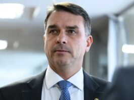 Em carta, Flávio se declara “verdadeiro presidente eleito do Brasil”