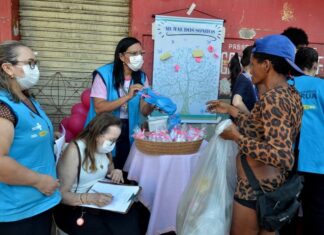 OUTUBRO ROSA: Prefeitura de Campina Grande leva serviços de saúde a pessoas em situação de rua, na Feira Central