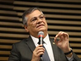 Ministro Dino arquiva investigação sobre senador flagrado com R$ 33 mil na cueca