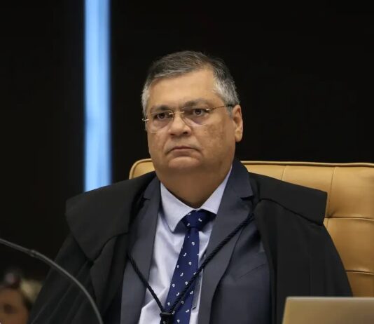 Dino manda PF investigar disseminação de ataques a imagens católicas