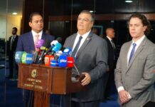 Presidente do Senado em exercício, Veneziano recebe Ministro da Justiça Flávio Dino, indicado por Lula para o STF