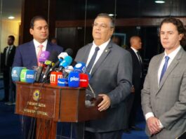 Presidente do Senado em exercício, Veneziano recebe Ministro da Justiça Flávio Dino, indicado por Lula para o STF