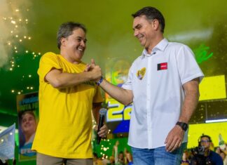 Senador Efraim Filho vota às 10h22 deste domingo em João Pessoa