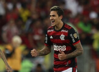 Com dois gols de Pedro, Flamengo vence Fluminense pelo Brasileirão