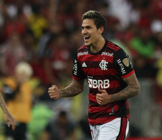 Com dois gols de Pedro, Flamengo vence Fluminense pelo Brasileirão