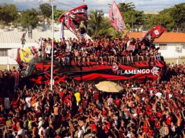 Flamengo embarca para final da Libertadores com festa da torcida