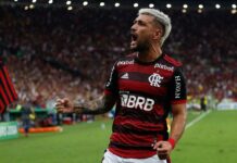 Gol nos acréscimos assegura Flamengo na liderança do Brasileirão