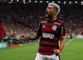 Gol nos acréscimos assegura Flamengo na liderança do Brasileirão