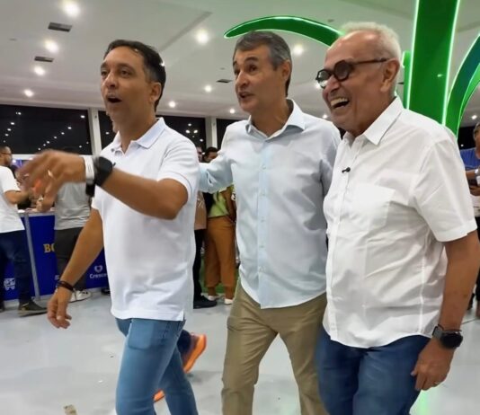 Ao lado de Romero e Fábio, Cícero intensifica agenda e participa de evento religioso em Campina Grande