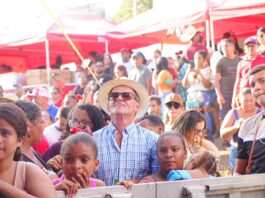 Domingo de prévia: público prestigiou a festa e lotou área de show no Distrito de Galante