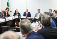 Governo busca negociação com EUA e pede apoio de empresários
